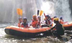Menunggu Waktu Buka Puasa di  Curug Bengkawah Desa Sikasur, Pemalang.
