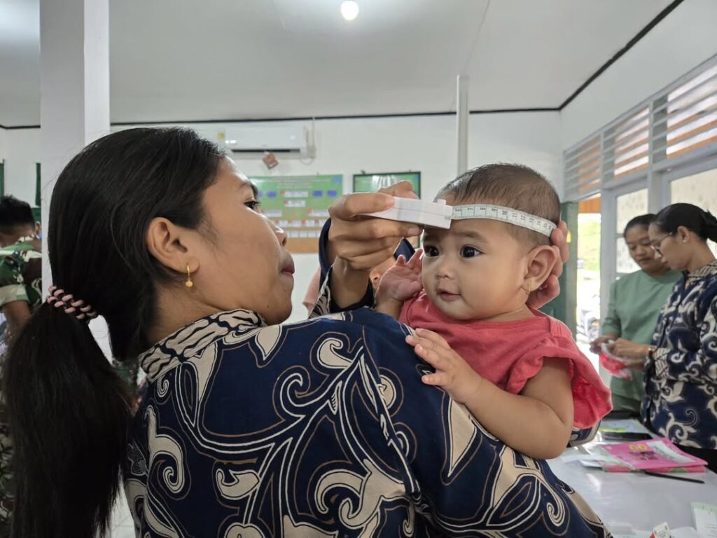 Yonif 754 Kostrad Gelar Giat Rutin Pos KB-Kes Terpadu Lily untuk Jaga Kesehatan Prajurit dan Keluarga