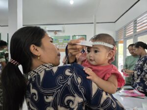 Yonif 754 Kostrad Gelar Giat Rutin Pos KB-Kes Terpadu Lily untuk Jaga Kesehatan Prajurit dan Keluarga