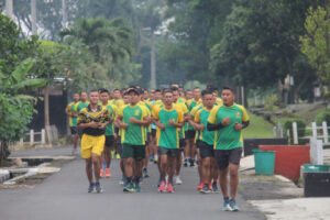 Ngabuburit Sehat, Prajurit Yonarmed 1 Kostrad Laksanakan Lari 5K