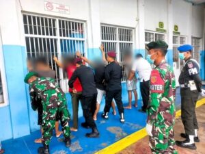 Dansatgas Pamtas Yonarmed 11 Kostrad Hadiri Bersih-Bersih di Lapas Nunukan dalam Peringatan Hari Bhakti Pemasyarakatan ke-61