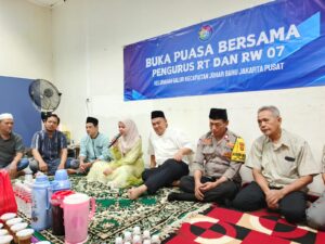 Bhabinkamtibmas Galur Hadiri Acara Buka Puasa Bersama dan Silahturahmi dengan Pengurus RW 07