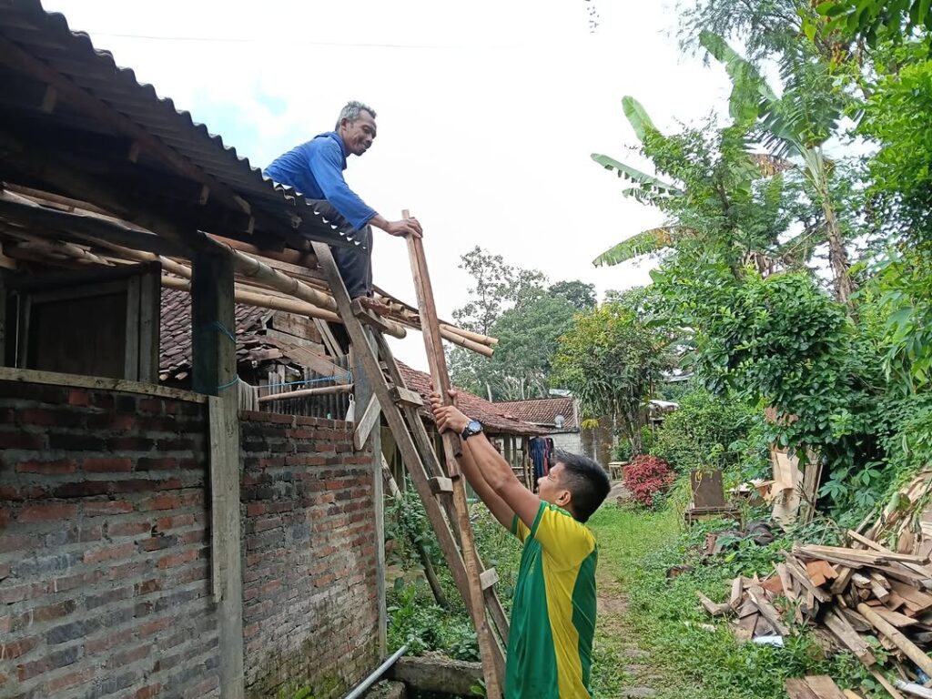 Prajurit Yonarmed 1 kostrad Laksanakan TMMD di Tulungagung