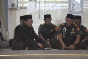 Prajurit Yonarmed 1 Kostrad Hadiri Acara Buka Bersama Masyarakat Malang di Masjid Cahyaningati