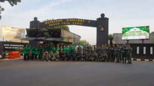 Ramadhan Barokah: Yonkav 1 Kostrad Berbagi Takjil, Tank AVLB Tampil Gagah