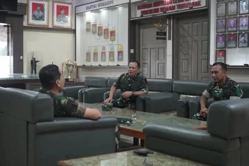 Irdivif 1 Kostrad Lakukan Kunjungan Kerja ke Yonif 305/Tengkorak