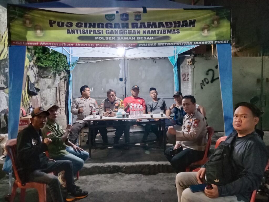 Jelang Sahur Kanit Binmas Lakukan Pengamanan Di Pos Singgah Ramadhan Jalan A Ujung Kartini