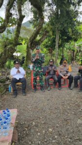 Dandim 1715/Yahukimo Bersama Forkopimda Yahukimo Berikan Bantuan Pangan dan Dukungan Moril ke Distrik Anggruk Pasca Serangan OPM