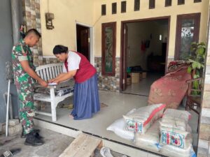 Penyaluran Zakat Fitrah Yonarmed 1 Kostrad Kepada Masyarakat Yang Membutuhkan