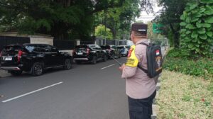 Bhabinkamtibmas Gondangdia Patroli Pemantauan Rumah Kosong Di Jalan Teuku Umar Menteng