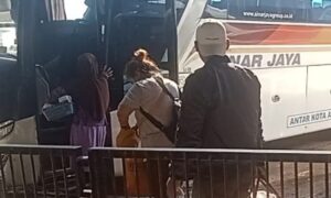 Penumpang Arus Balik Mulai Padati Terminal Bus Pemalang