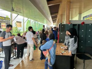 Hari Pertama Layanan Kunjungan Pasca Lebaran di Lapas Cipinang Disambut Antusias, Ratusan Warga Binaan Dikunjungi
