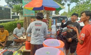 Pemutihan Pajak Kendaraan di Pemalang,Bawa Rejeki Tersendiri Bagi Pedagang Kopi.