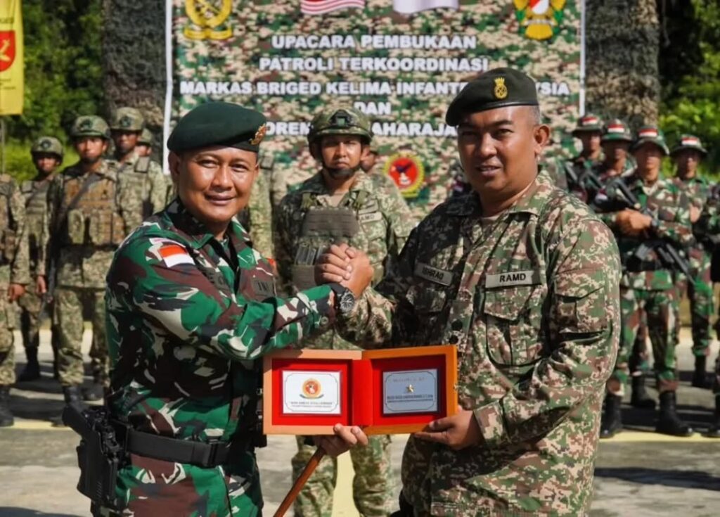 Satgas Yonarmed 11 Kostrad dan Tentara Diraja Malaysia Buka Patroli Terkoordinasi Seri I Tahun 2025 di Perbatasan Serudong