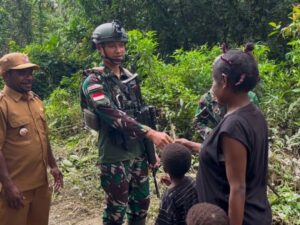 Satgas Yonif 501 Kostrad Jemput Keluarga OPM Kembali ke NKRI