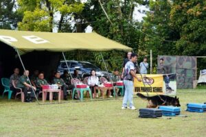 Tingkatkan Kemampuan K9 TNI, Panglima TNI Tinjau Pelatihan Anjing Pelacak di Bogor