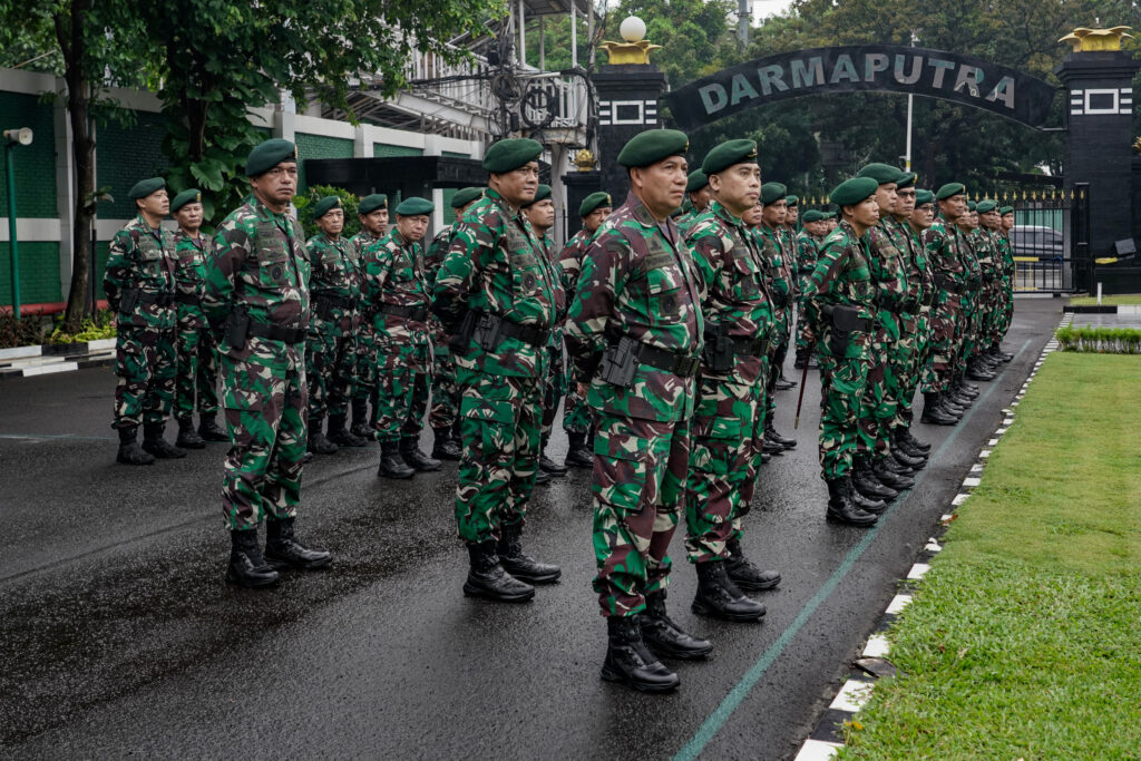 Aslog Kaskostrad Pimpin Upacara 17-an di Makostrad