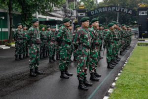 Aslog Kaskostrad Pimpin Upacara 17-an di Makostrad