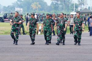Jelang Upacara Tradisi Kehormatan Militer, Panglima TNI Cek Kesiapan di Batujajar