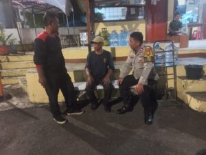 Antisipasi Kejahatan Malam Hari, Bhabinkamtibmas Kebon Kacang Patroli Dan Sambangi Poskamling RW 10