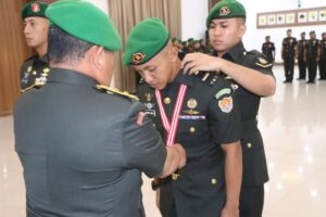 Letda Czi Stefanus Nira Aryonitama Raih Siswa Terbaik Dikcab Zeni TNI AD TA 2025