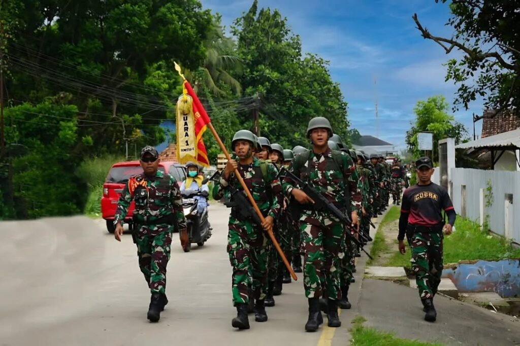 Lari 6 Km dengan Pakaian PDLT, Prajurit Yonif 411 Kostrad Uji Ketangkasan