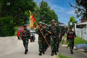 Lari 6 Km dengan Pakaian PDLT, Prajurit Yonif 411 Kostrad Uji Ketangkasan