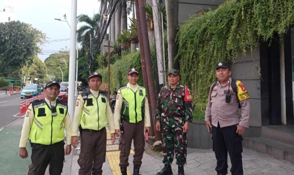 Sinergi TNI–Polri, Bhabinkamtibmas Gondangdia Dan Babinsa Himbauan Kamtibmas Di Gedung NasDem Tower