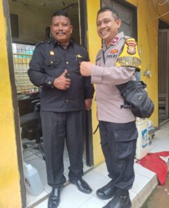 Bhabinkamtibmas Pegangsaan Patroli Dialogis Di Pos Pamdal Kantor DPD Partai Hanura, Sampaikan Himbauan Kamtibmas
