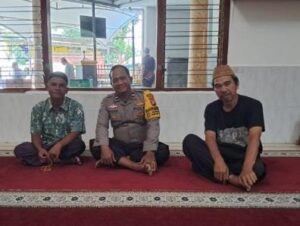 Pererat Silaturahmi, Bhabinkamtibmas Rawasari Sambangi Tokoh Agama dan Masyarakat di Masjid Al Marhamah