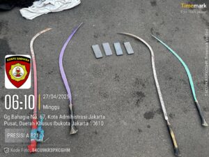 Geng Remaja Bersenjata Celurit Diamankan di Belakang ITC Cempaka Mas, Terancam 10 Tahun Penjara