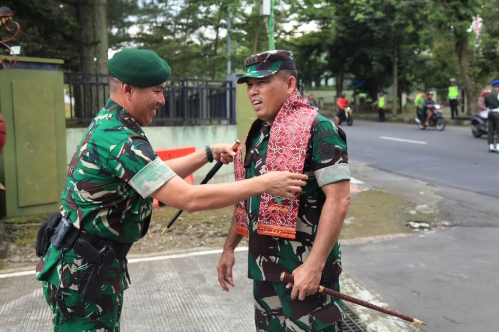 Pangkogabwilhan II Kunjungi Markas Yonif 411 Kostrad
