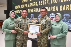 Pangdivif 3 Kostrad Pimpin Sertijab dan Tradisi Penerimaan Warga Baru di Gerbang Kemenangan