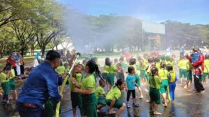 Anak TK Kartika IX-5 Kostrad Antusias Ikuti Edukasi Bahaya Kebakaran dari Damkar Maros