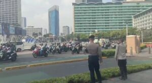 Himbauan Humanis Massa Aksi Buruh Di Bundaran HI, Berjalan Aman Kondusif