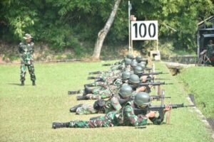 Pertajam Naluri Tempur, Denma Divif 1 Kostrad Gelar Latihan Menembak Senapan