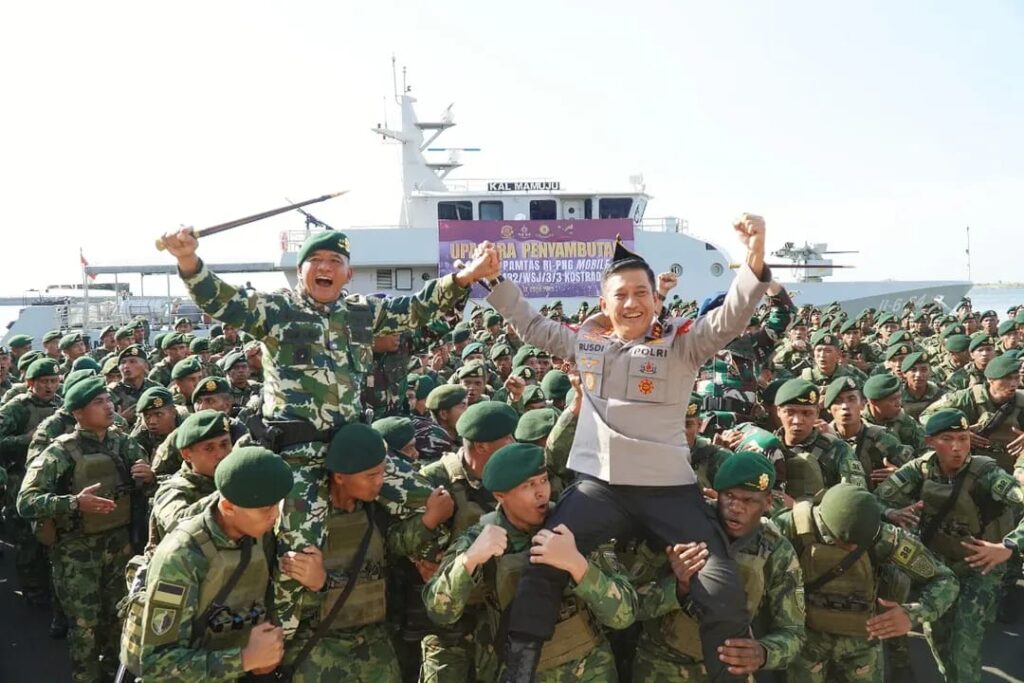 Pangdivif 3 Kostrad Pimpin Upacara Penyambutan Satgas Pamtas RI-PNG Mobile Yonif 432/WSJ di Makassar