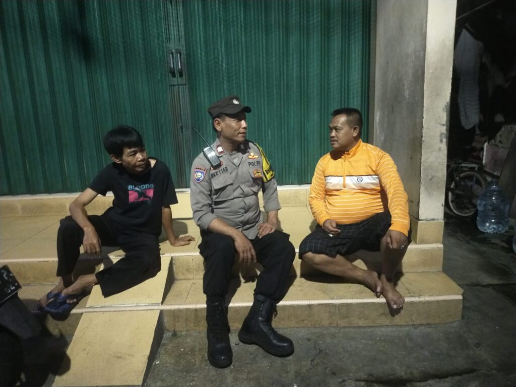 Keamanan Masyarakat Jadi Prioritas, Bhabinkamtibmas Galur Sambangi Warga RT 10