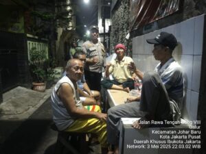 Malam Minggu Aman! Bhabinkamtibmas Galur Berkoordinasi dengan Ketua RT Cegah Potensi Kerawanan
