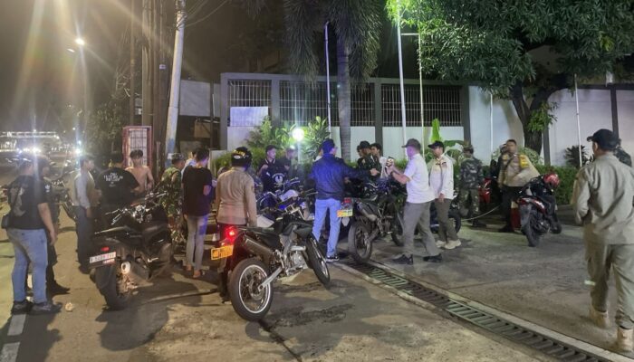 Hendak Tawuran, Puluhan Remaja Diamankan Polsek Johar Baru Bersama Tiga Pilar dalam Patroli Cipta Kondisi!