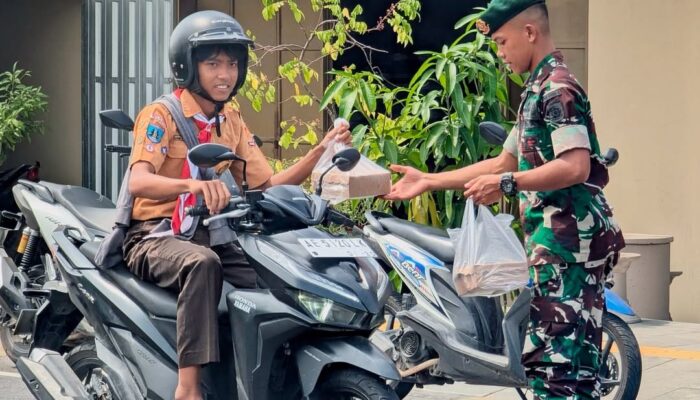 Jum’at Berkah Yonarmed 12 Kostrad Wujud Kepedulian Prajurit di Tengah Masyarakat