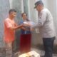Warga Terdampak Angin Puting Beliung Terharu Menerima Bantuan Sembako Polsek Pemalang 