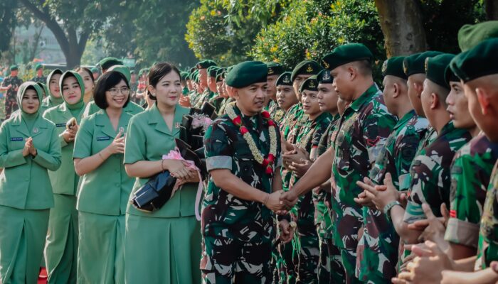 Danbrigif 1 Jaya Sakti dan Ketua Persit Cabang XI Kunjungi Yonif 203/Arya Kemuning: Wujud Kepedulian dan Penguatan Moral Prajurit