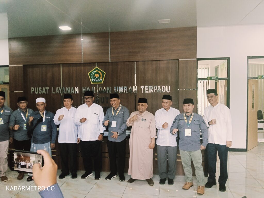 Para Jamaah Haji Dilepas di PLUT Cikembang, Dihadiri Ketua Baznas kab sukabumi dan Bupati Sukabumi