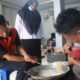 Warga Binaan Lapas Banjarmasin Dilatih Produksi Kue Tradisional Akar Pinang