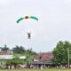 Brigif 17 Kostrad Gelar Latihan Terjun Statik dan Free Fall di Karawang