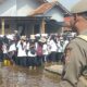 Bak Serdadu Militer, Ratusan Pegawai Pemalang Terima SK di Tengah Kepungan Banjir Rob