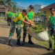 Yonif 320 Kostrad Bersama Masyarakat Gelar Karya Bakti Untuk Jaga Kebersihan Lingkungan