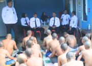 Petugas Lapas Banjarmasin Sampaikan Aturan Dan Tata Tertib Kepada Tahanan Baru