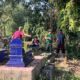 Prajurit Yonif 413 Menyatu dengan Warga: Gotong Royong Membangun Desa Gadingan